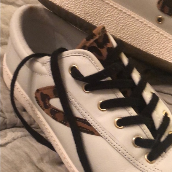 Size 8 tretorn sneakers - Picture 2 of 3